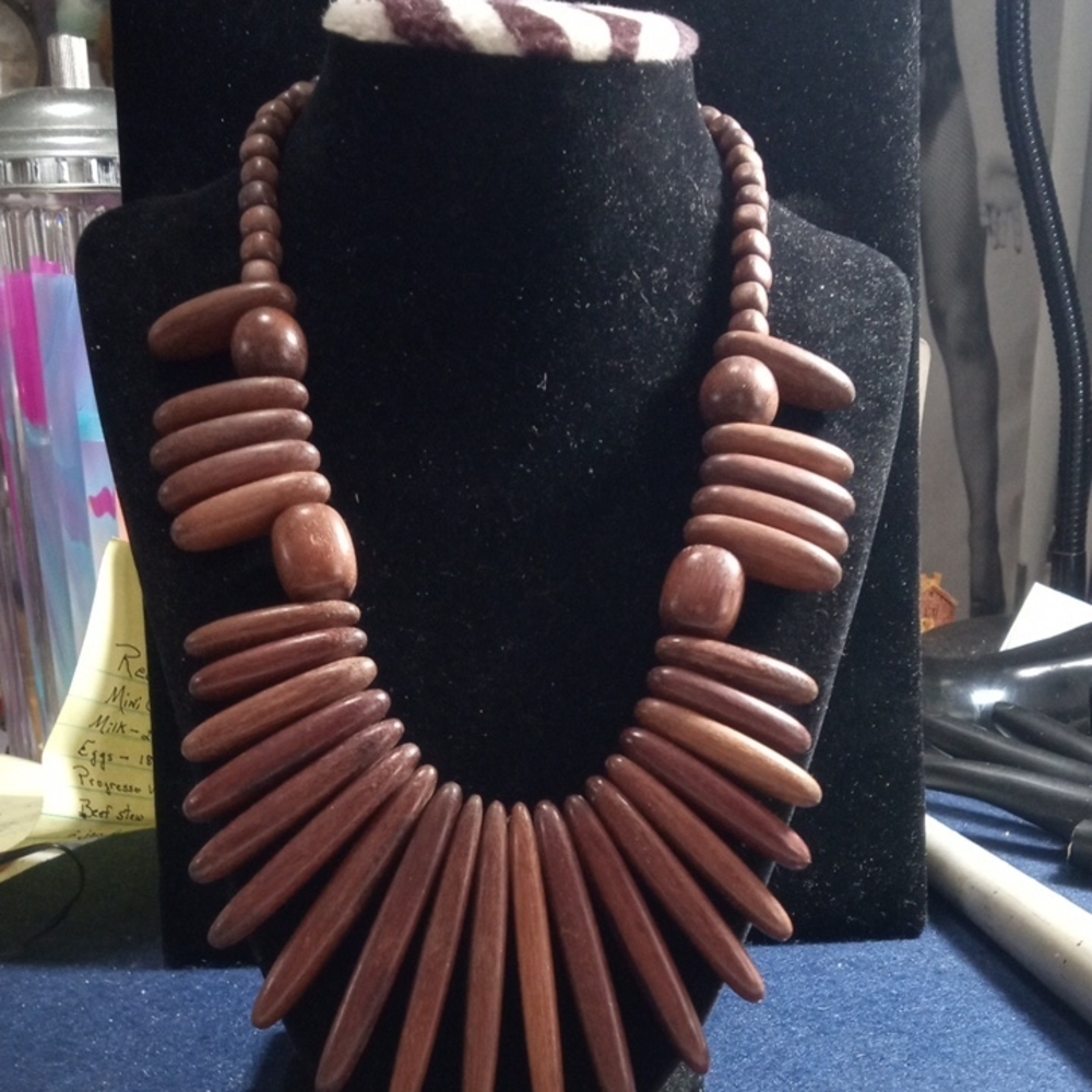 Elegant Wooden Beaded Necklace 16 In Vintage
